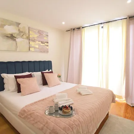 Unique Downtown Garden Apartment Porto